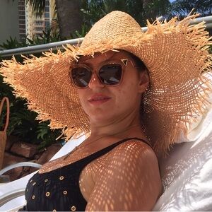 Flora Bella Frayed Hat 👒